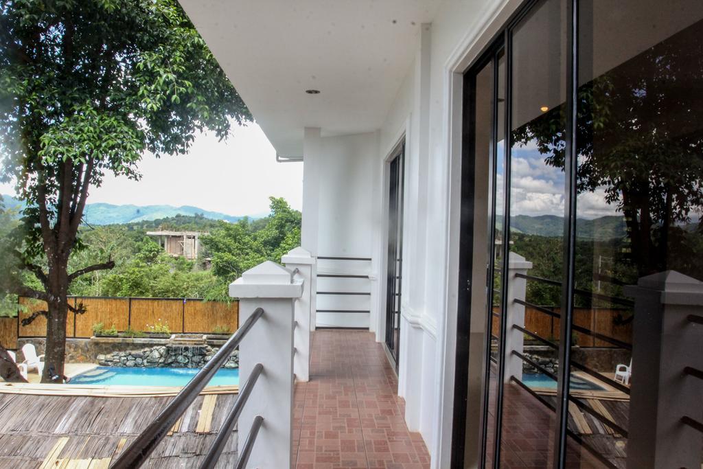 Hilltop Pool And Villa Puerto Princesa Екстер'єр фото