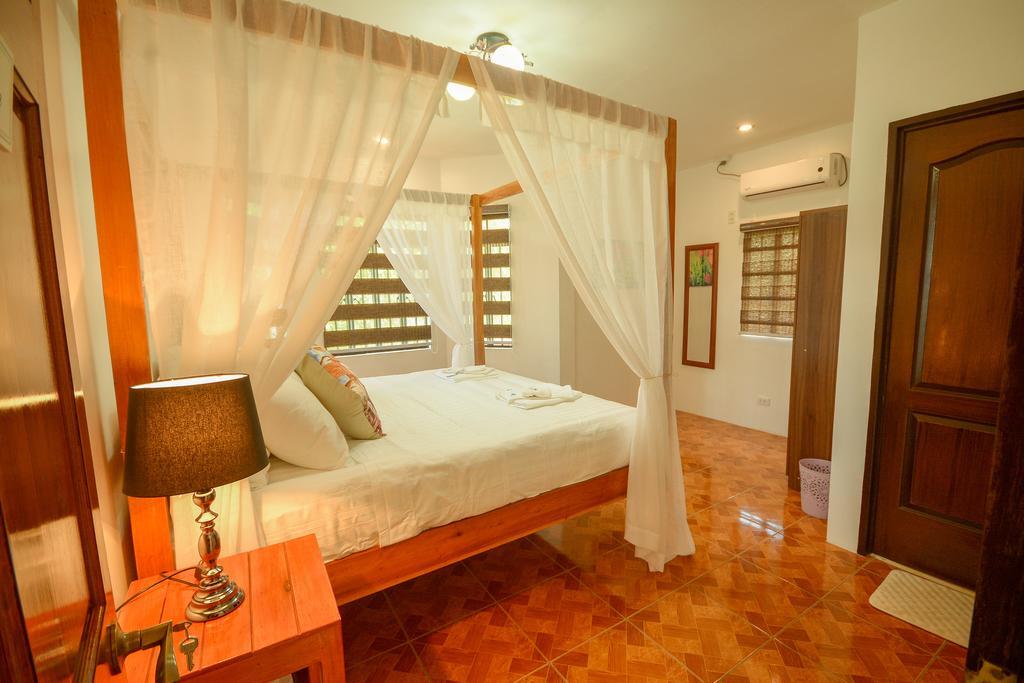 Hilltop Pool And Villa Puerto Princesa Екстер'єр фото