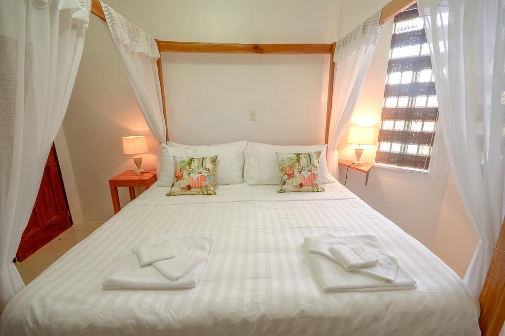 Hilltop Pool And Villa Puerto Princesa Екстер'єр фото