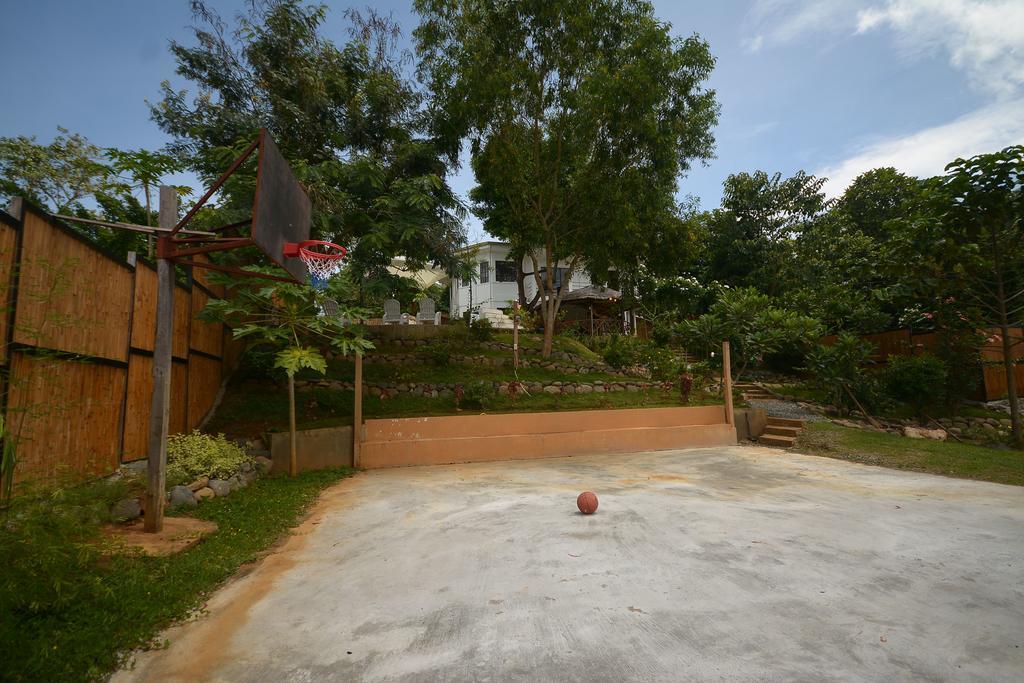 Hilltop Pool And Villa Puerto Princesa Екстер'єр фото