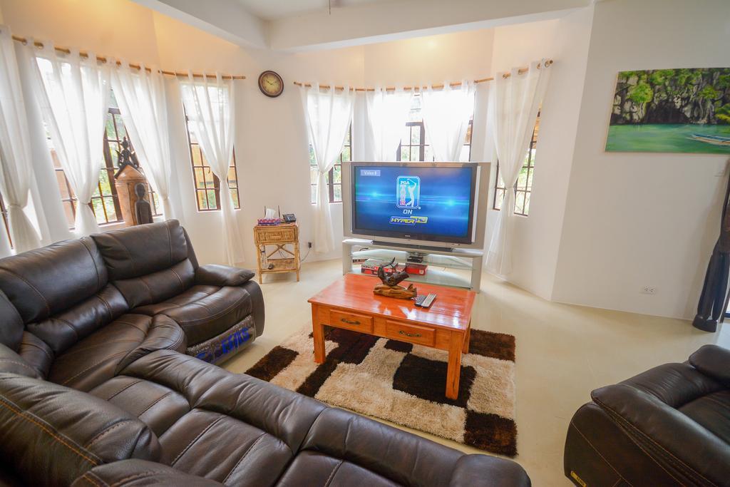 Hilltop Pool And Villa Puerto Princesa Екстер'єр фото