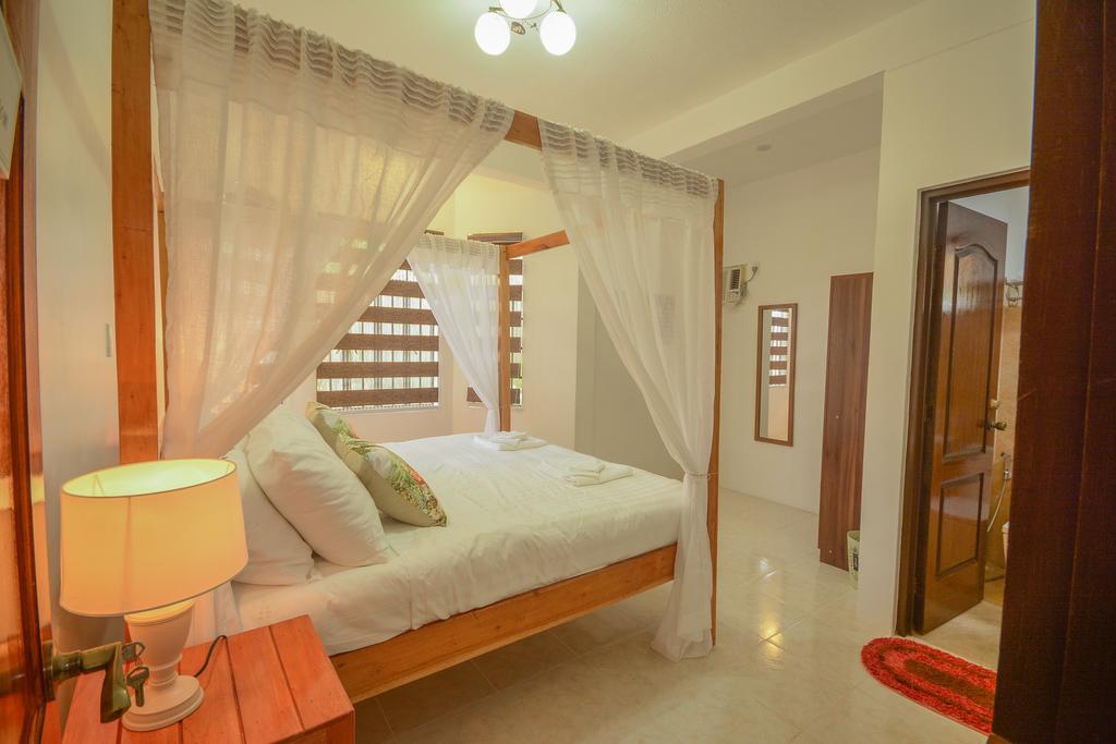 Hilltop Pool And Villa Puerto Princesa Екстер'єр фото