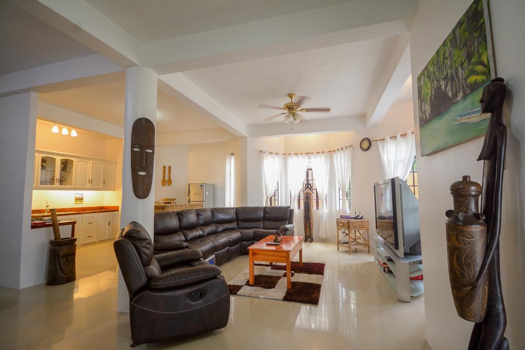 Hilltop Pool And Villa Puerto Princesa Екстер'єр фото