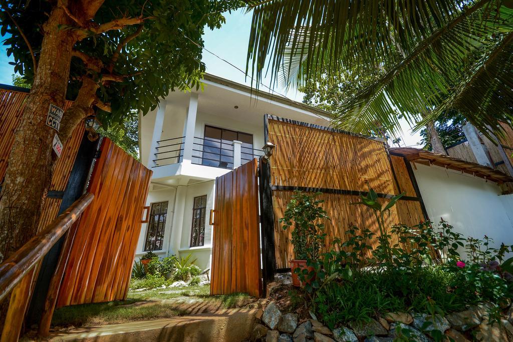 Hilltop Pool And Villa Puerto Princesa Екстер'єр фото