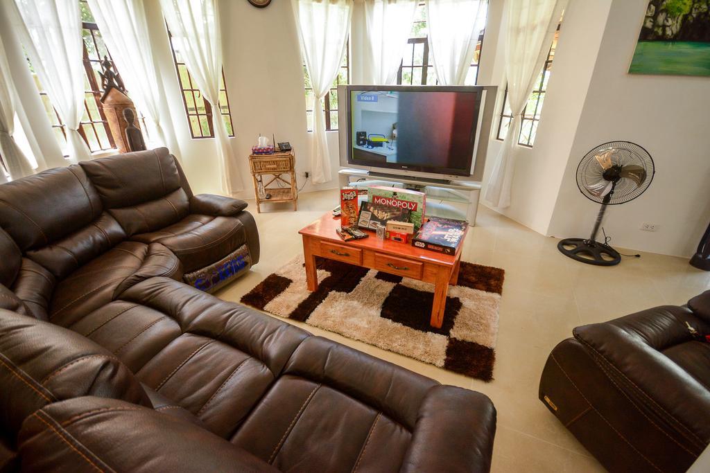 Hilltop Pool And Villa Puerto Princesa Екстер'єр фото