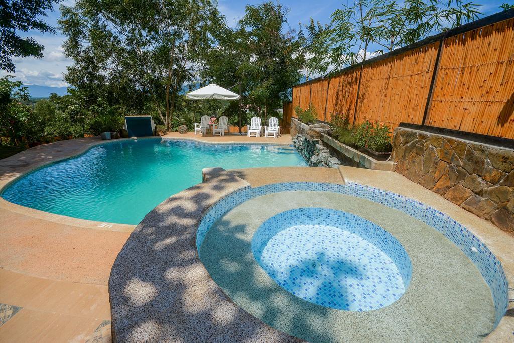 Hilltop Pool And Villa Puerto Princesa Екстер'єр фото